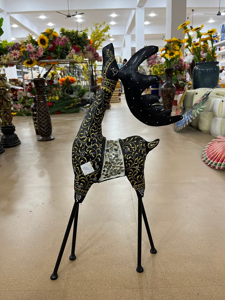Giraffe Chair | Furniture | Wooden | Black and Gold