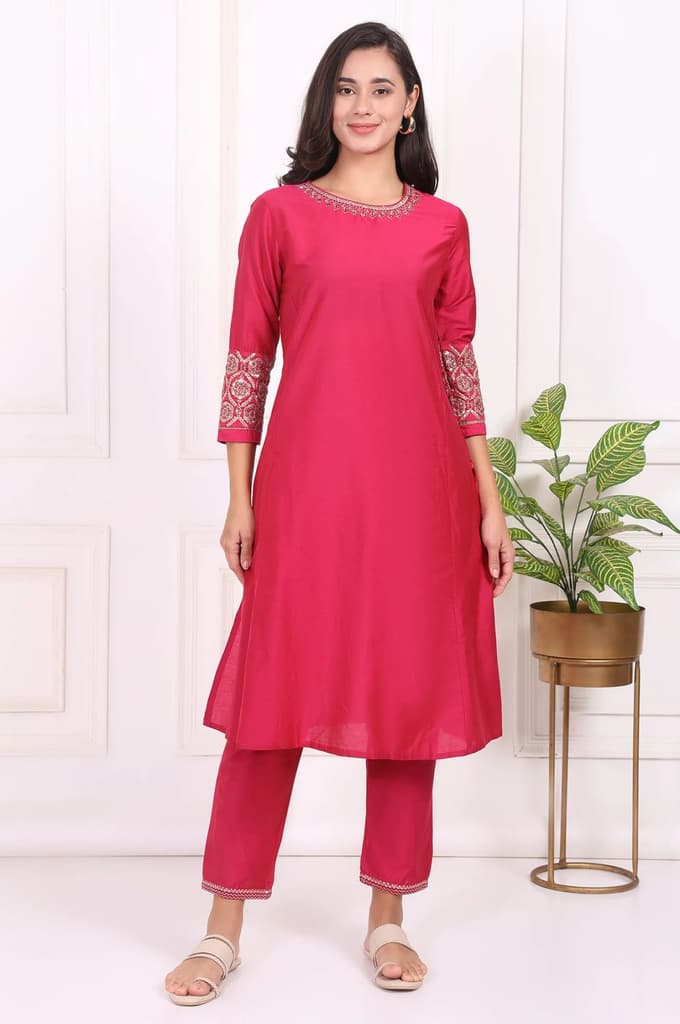 Pink Solid Embroidered Straight Kurta and Straight Pants Set — photo 2