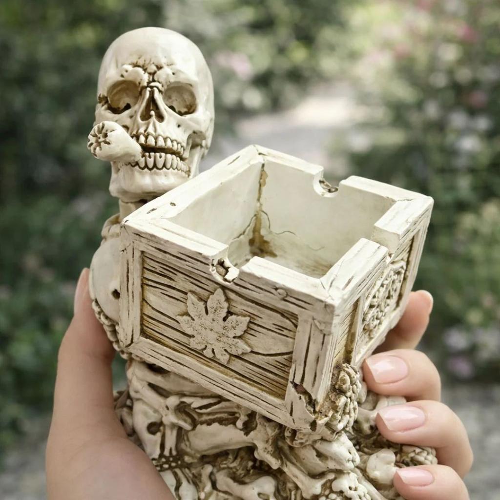 Smokin’ Skull Ashtray : Ceramic Skull Design Ashtray — photo 8