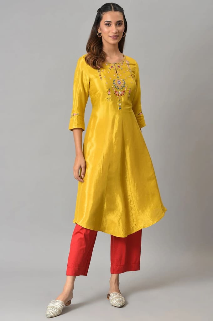 Red Solid Straight Fit Palazzo With Side Pockets — photo 5