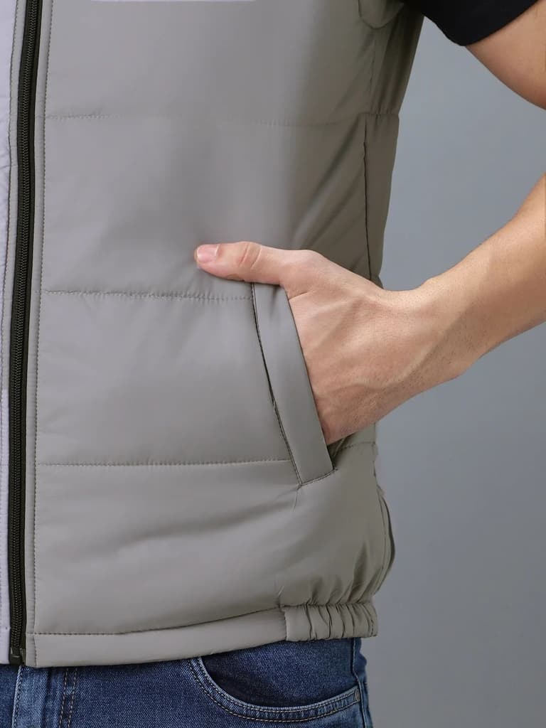 Men's Light Grey Sleeveless Zippered Puffer Jacket — photo 6