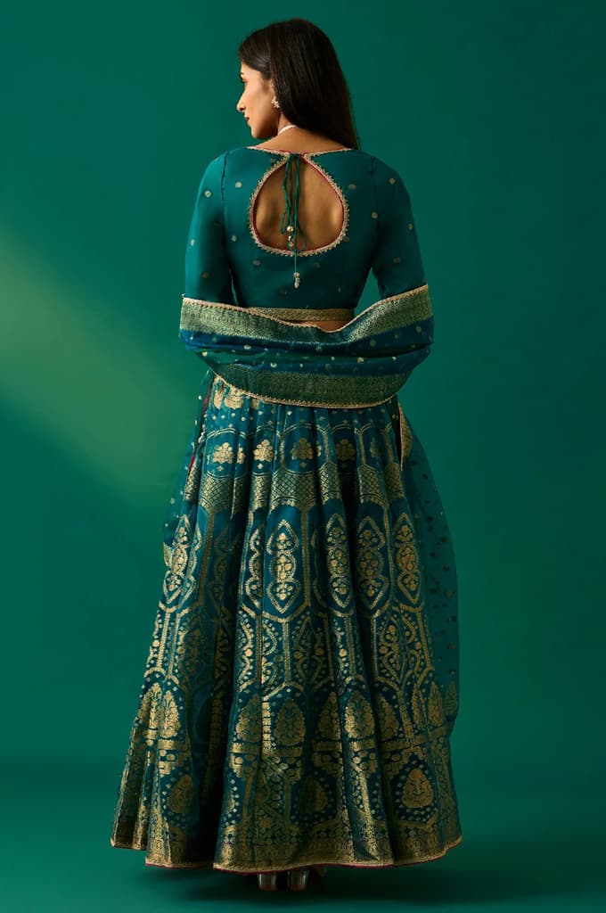 Green Embellished Fitted Organza Blouse with Skirt and Dupatta Set — photo 4