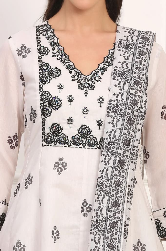 White Floral Printed Embellished Chanderi Flared Kurta, Pant and Dupatta Set — photo 3