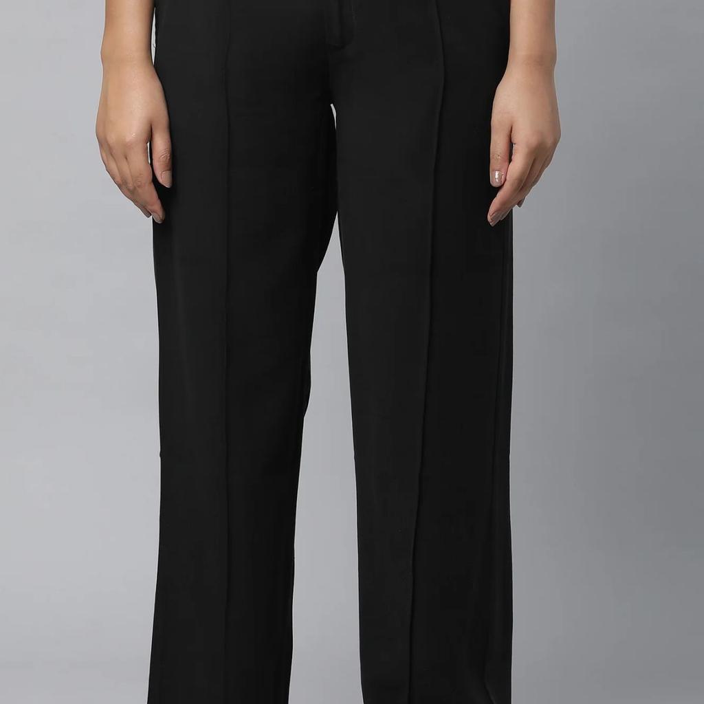 Black Solid Straight Fit Woven Pants With Pintuck Detail