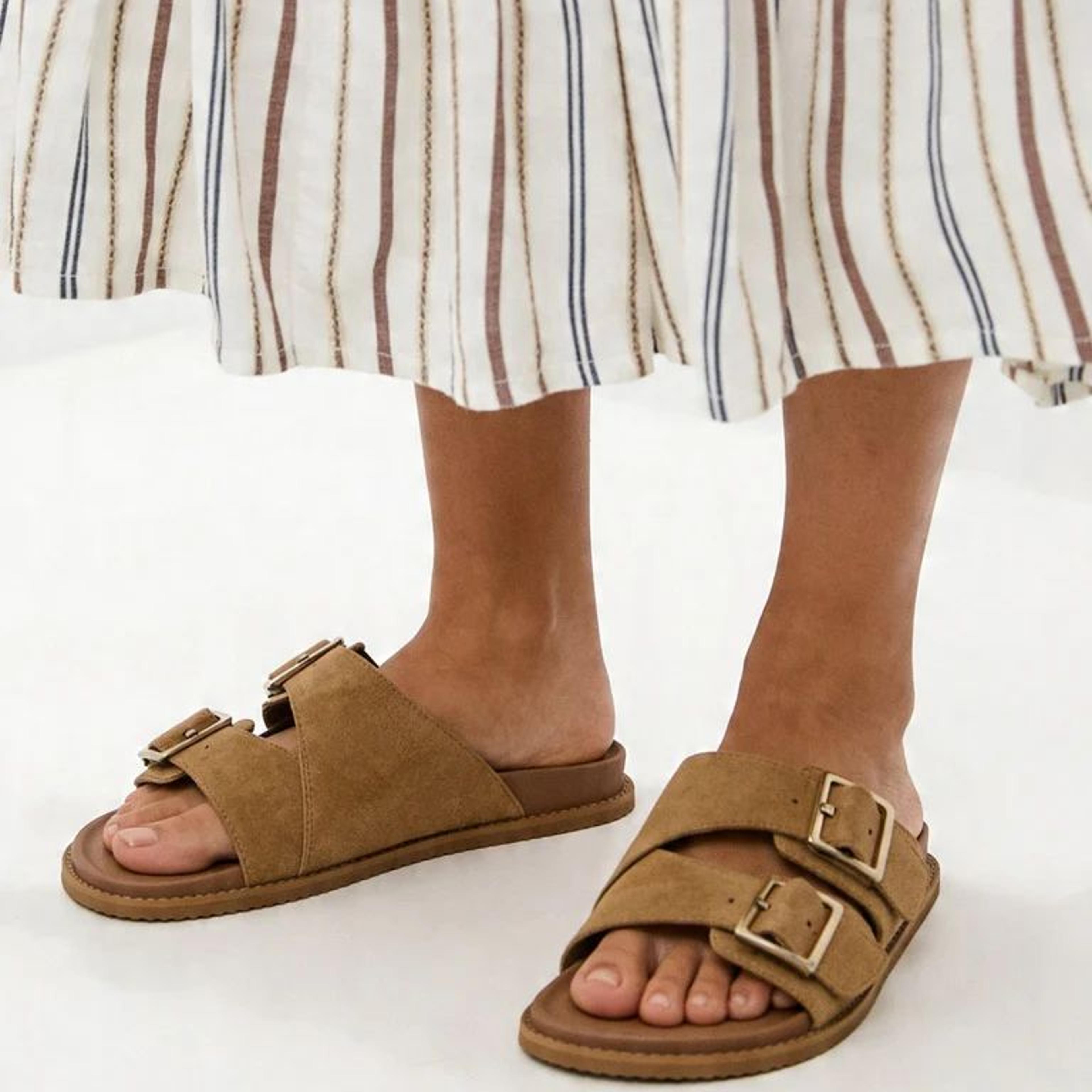 LUNA BLU Light Taupe Buckle-Detailed Sandals