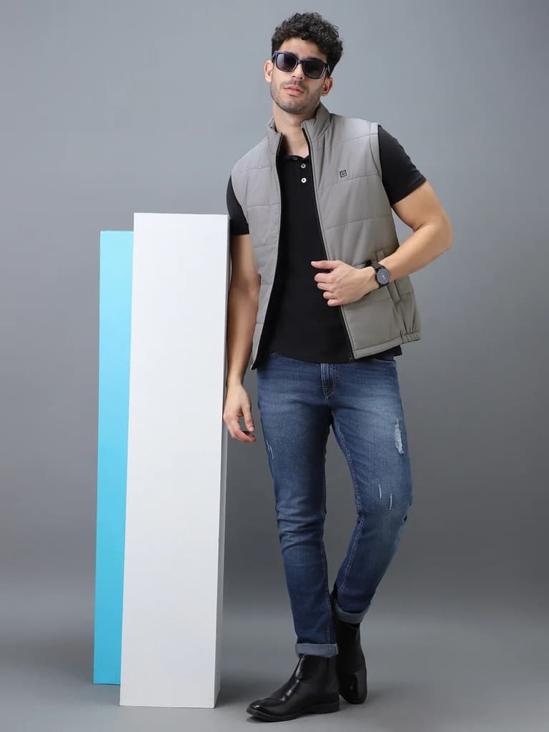 Men's Light Grey Sleeveless Zippered Puffer Jacket — photo 4