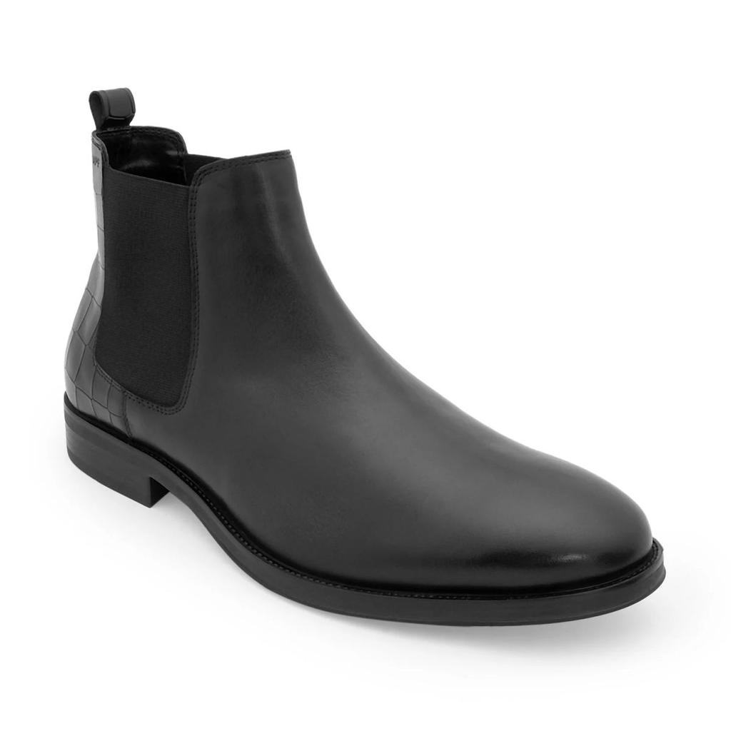 Chelsea Boots in Black — 6 / Black