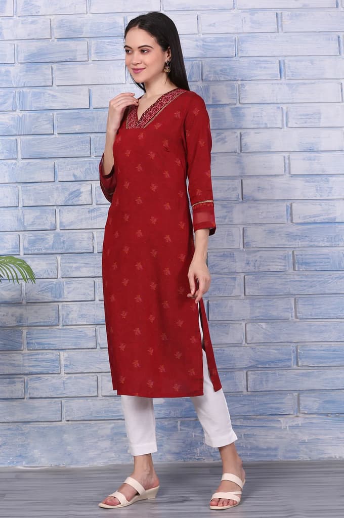 Pink Paisley Printed Thread Embroidered Crepe Flared Kurta — photo 4