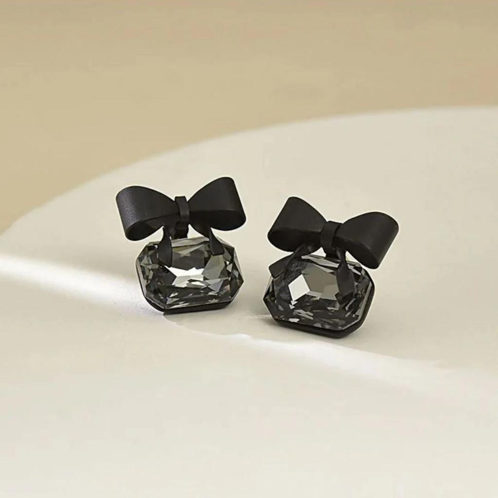 Bow Shaped Earrings | Elegant and Timeless Jewelry — photo 8