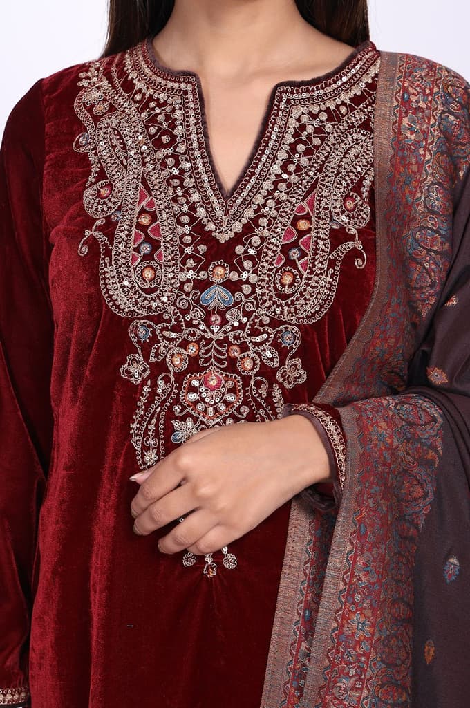 Maroon Straight Kurta with Parallel Pant and Dupatta — photo 2