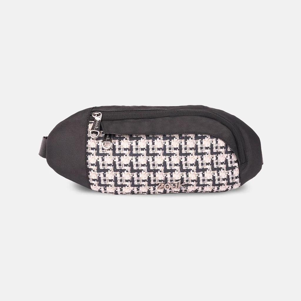 Carter Checks Faye Fanny Pack — photo 2