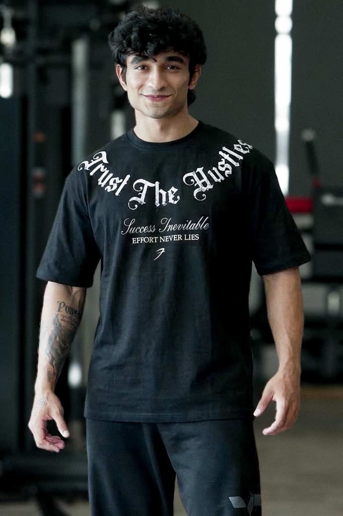 Trust The Hustle Oversized T-shirt Black — XS