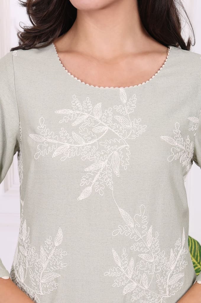 Green Floral Printed Embroidered Rayon Straight Kurta and Pants Set — photo 3