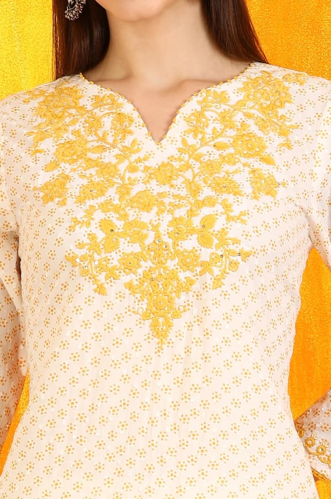 White Bandhani Printed Cotton Swiss Dot Straight Kurta with Embroidery — photo 4