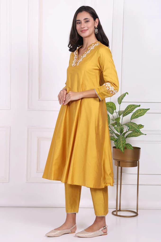 Yellow Embroidered Straight Kurta, Pants and Dupatta Set — photo 4
