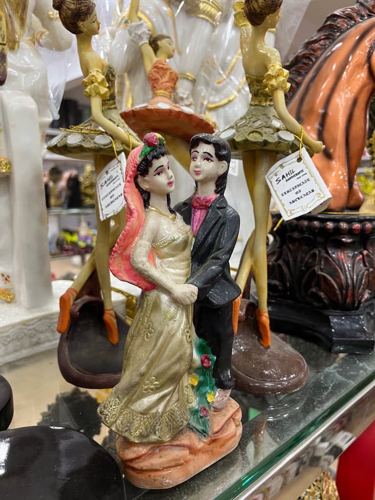 Bride and Groom Statue | Sculpture | Porcelain | Gold and White