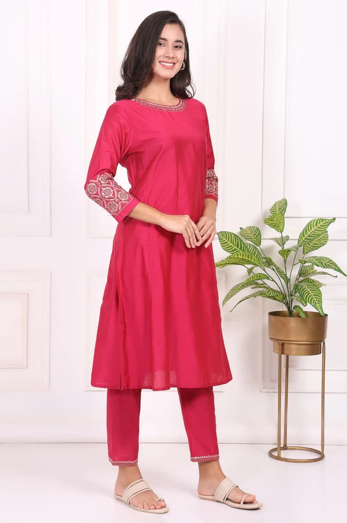 Pink Solid Embroidered Straight Kurta and Straight Pants Set — photo 6