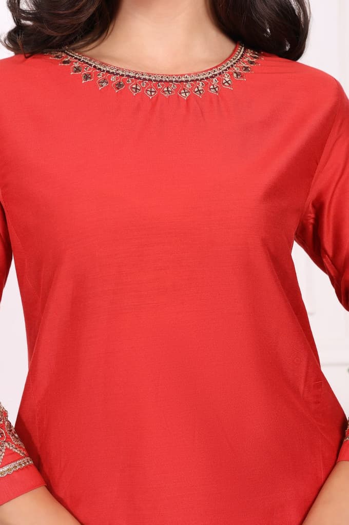 Red Solid Embroidered Straight Kurta and Straight Pants Set — photo 3