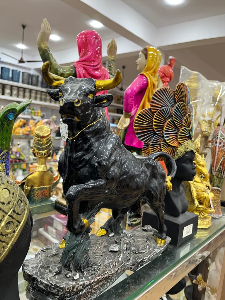 Black Bull Statue | Sculpture | Bronze | Gold