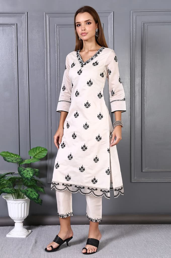Cream Mirror Embroidered Chanderi Straight Kurta, Pants and Dupatta Set — photo 4