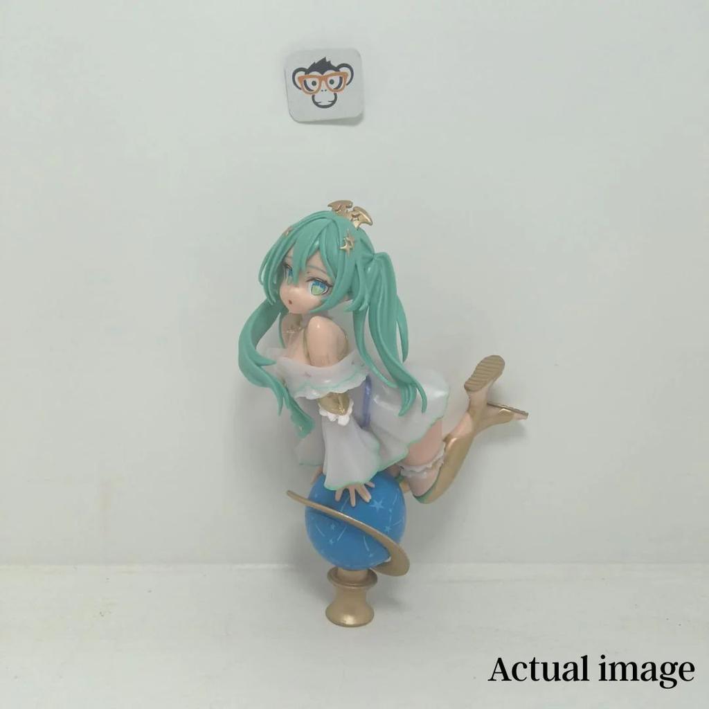 Hatsune Miku Celestial Chibi Display Figure With Planet Base — photo 4