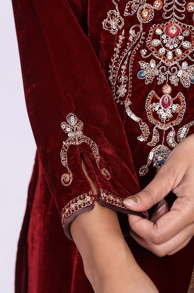 Maroon Straight Kurta with Parallel Pant and Dupatta — photo 6