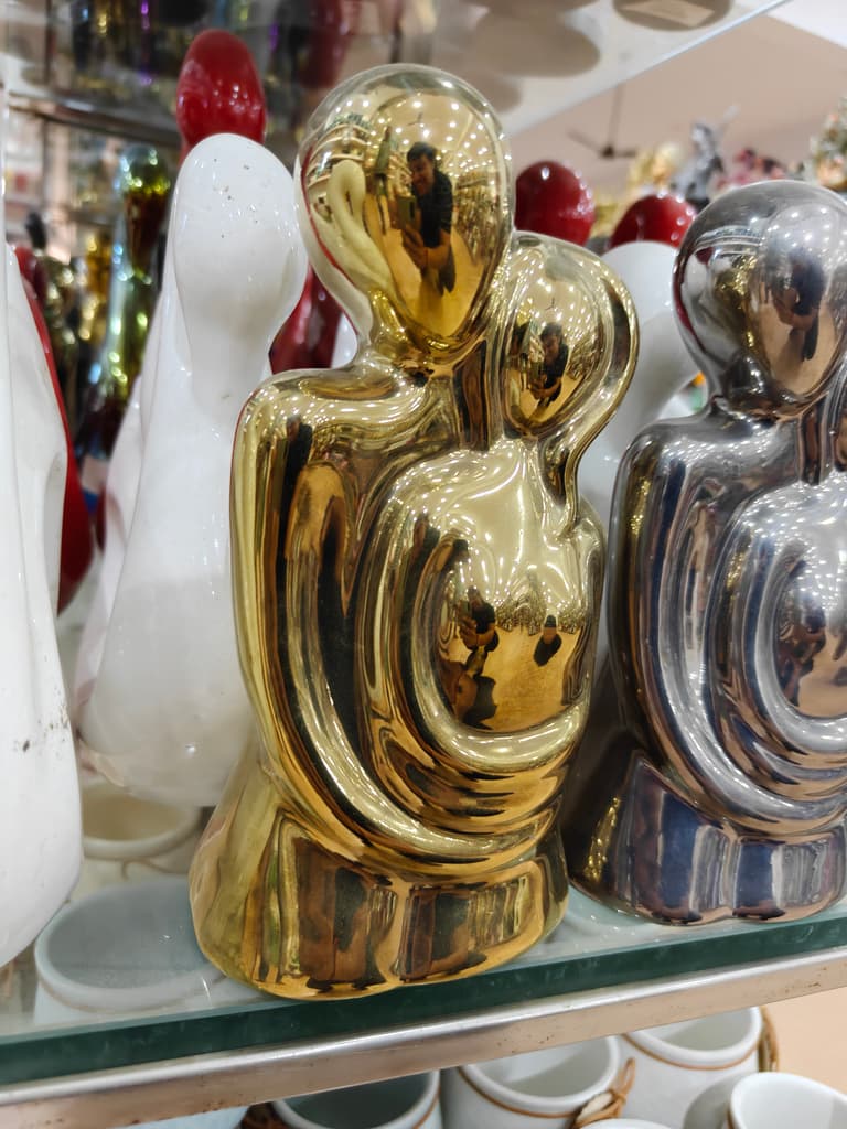 Gold Statue of Two People Hugging | Sculpture | Bronze | Gold