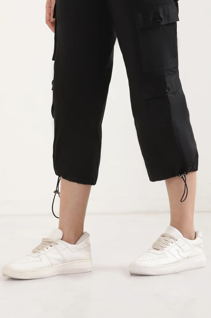 Black Solid Straight Fit Cotton Cropped Pants With Drawstring — photo 8