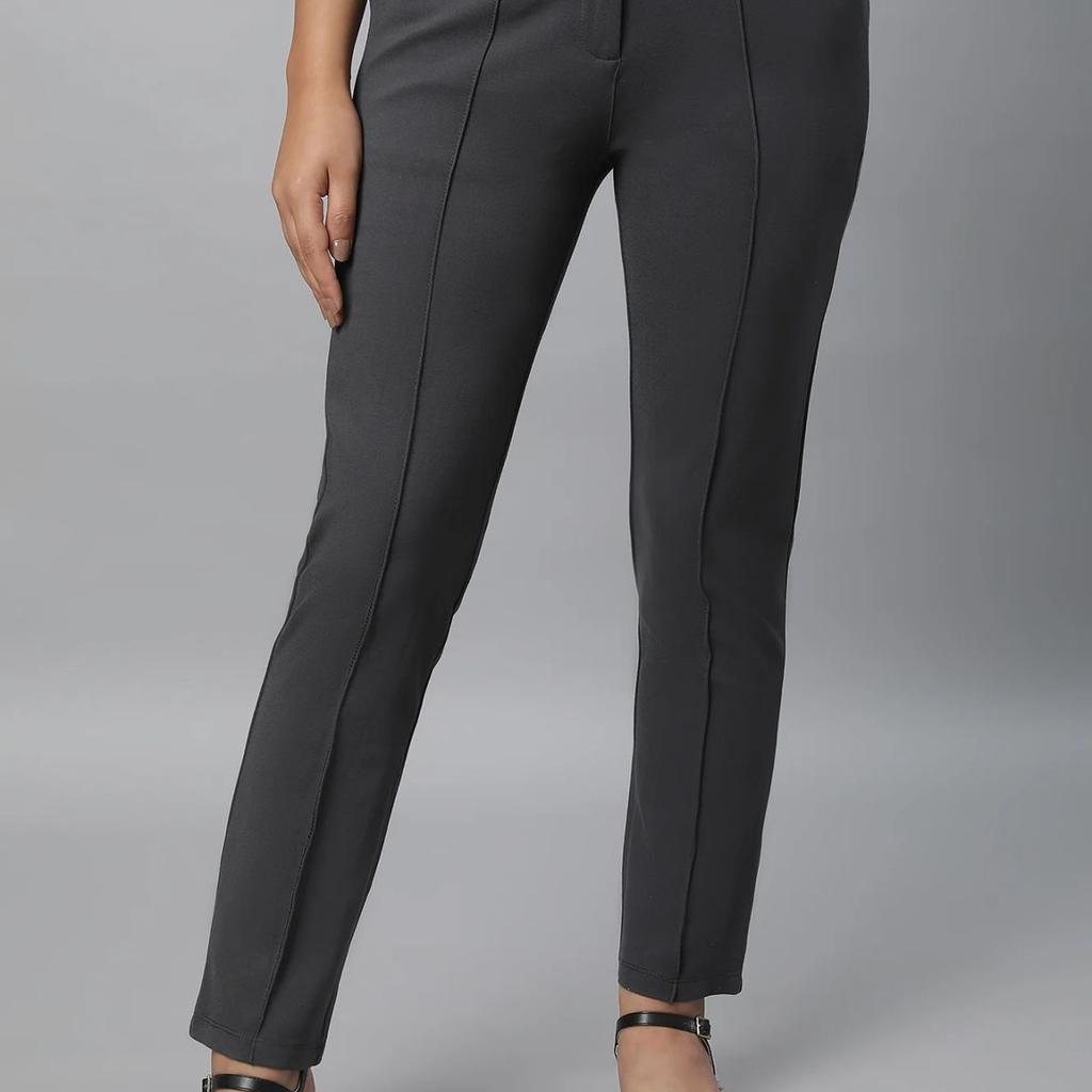 Grey Solid Straight Fit Trousers With Pintuck Detail