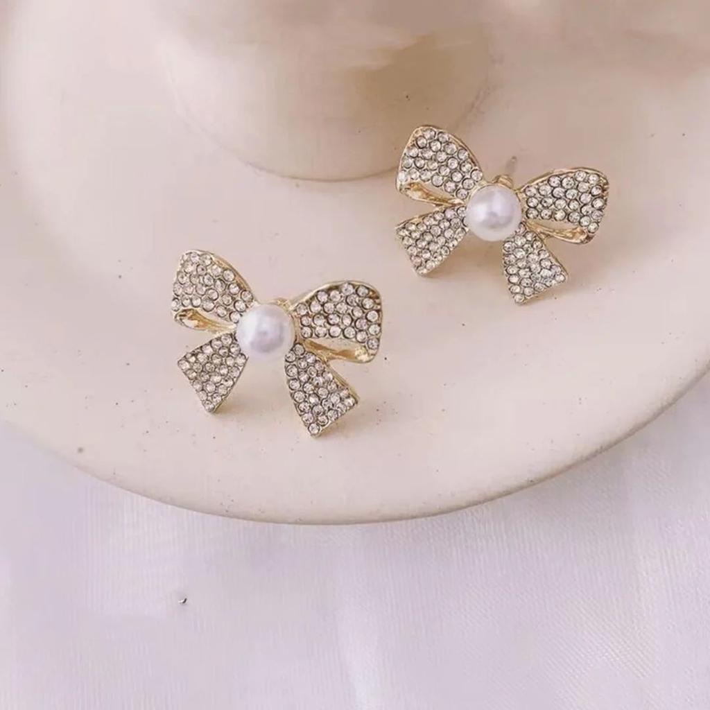 Bow Shaped Earrings | Elegant and Timeless Jewelry — photo 10