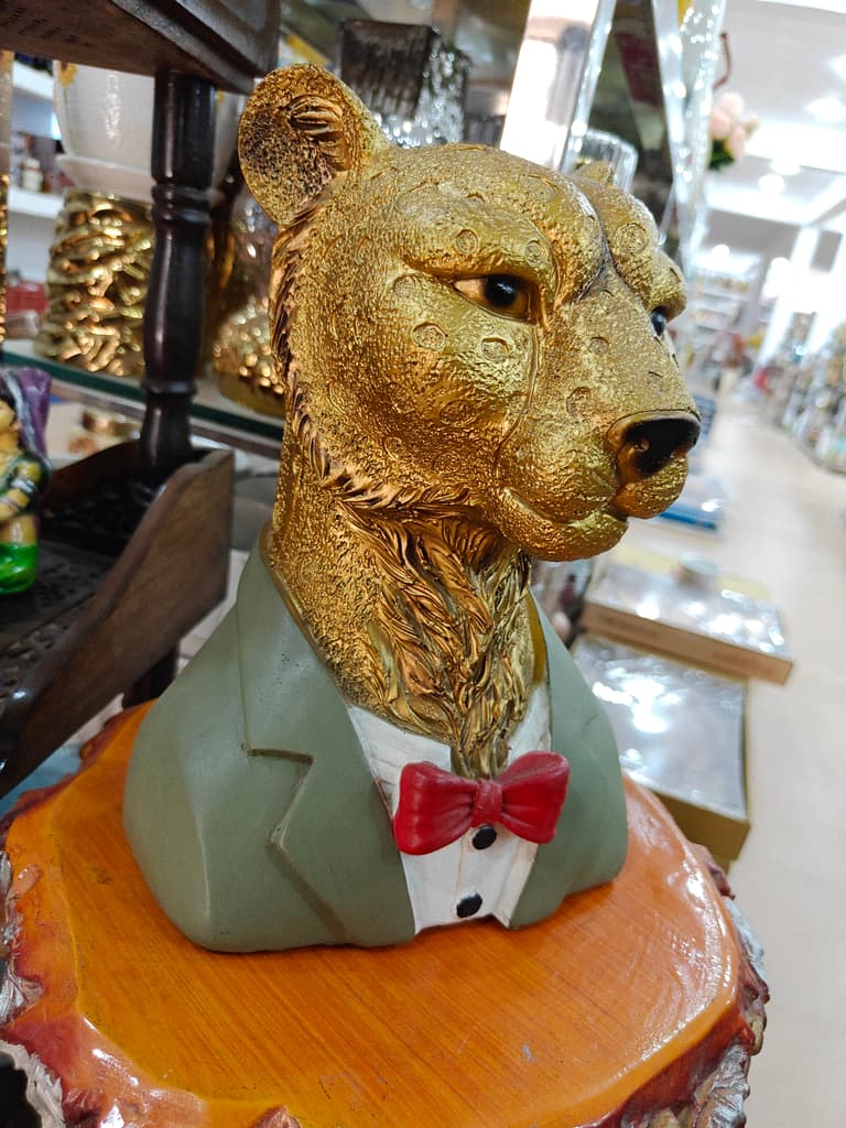 Gold Statue of a Man | Sculpture | Bronze | Decorative