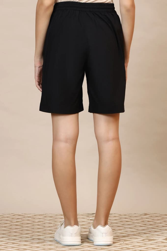Black Solid Loose Fit Cotton Shorts With Drawstring — photo 4