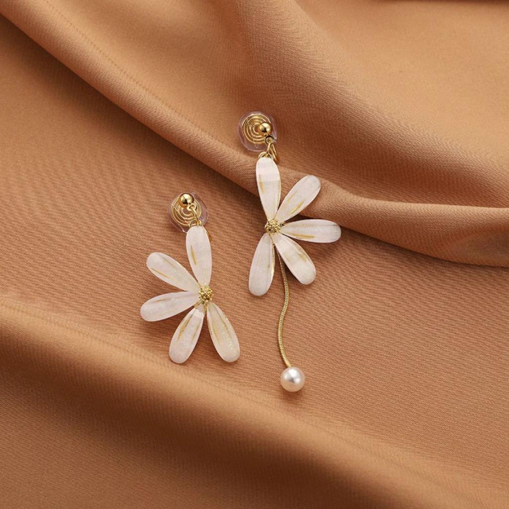 Twist of Daisy – Asymmetrical Floral Drop Earrings with Pearl