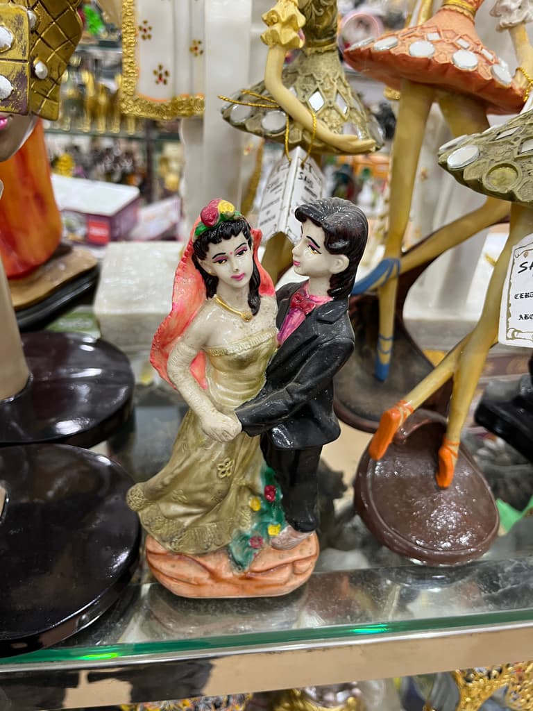 Bride and Groom Statue | Sculpture | Porcelain | Gold and White