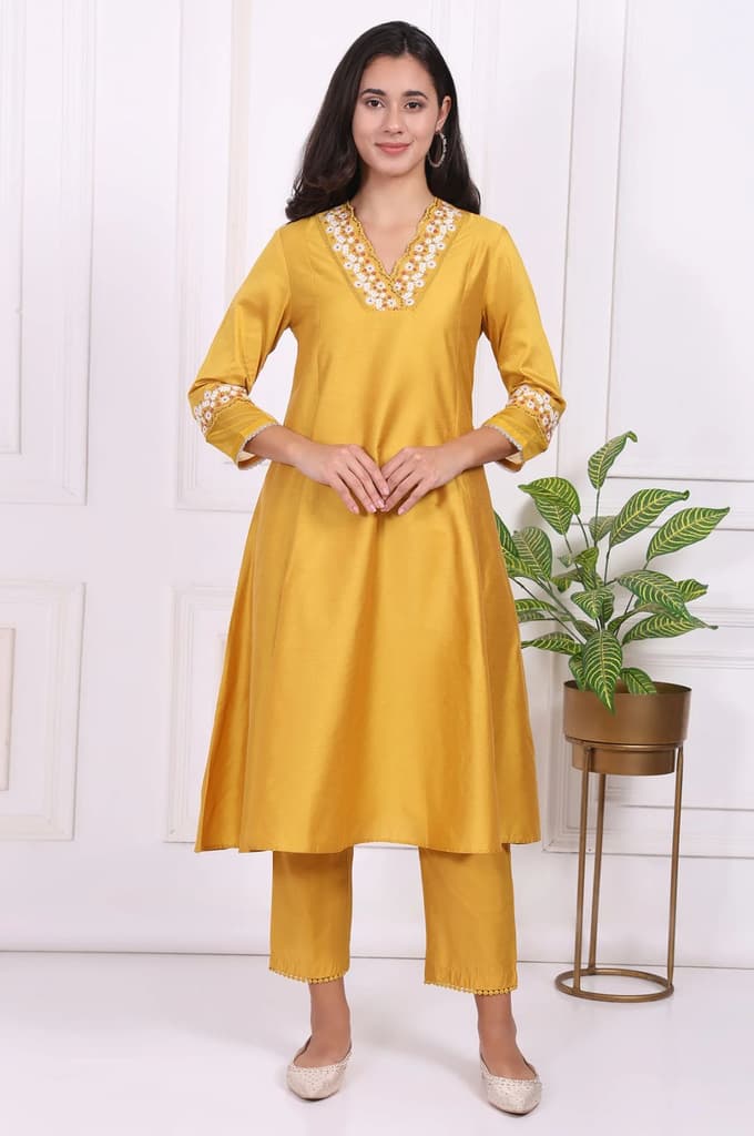 Yellow Solid Ankle Length Straight Pants — photo 4
