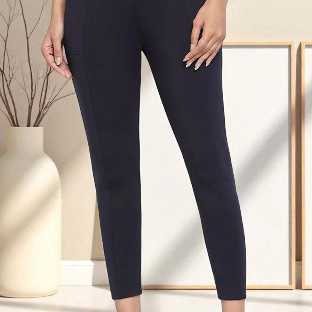 Black Solid Mid Rise Tights in Calf Length