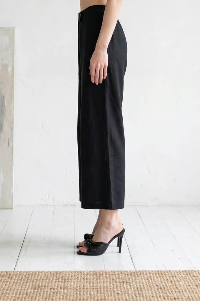Black Solid Wide Leg Ankle Length Pants — photo 2