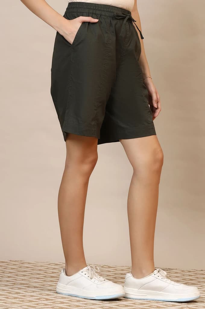 Dark Green Solid Loose Fit Cotton Shorts With Drawstring — photo 5