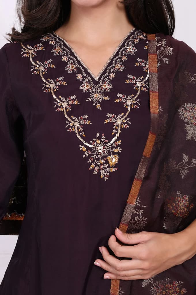 Purple Embroidered Straight Kurta, Pants and Dupatta Set — photo 3