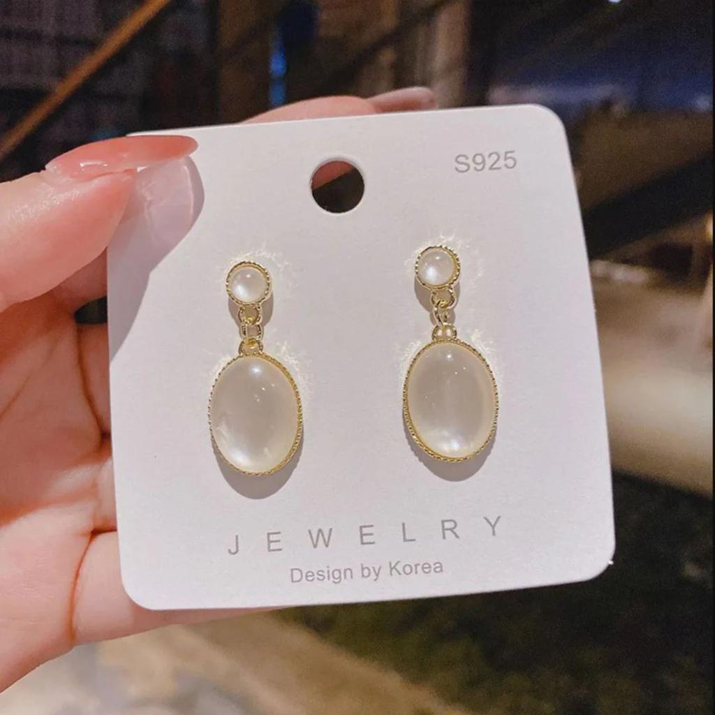 Moonlit Veil Earrings – Oval Drop Elegance