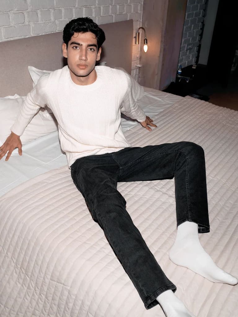 Vault Black Relaxed Fit Jeans — photo 4