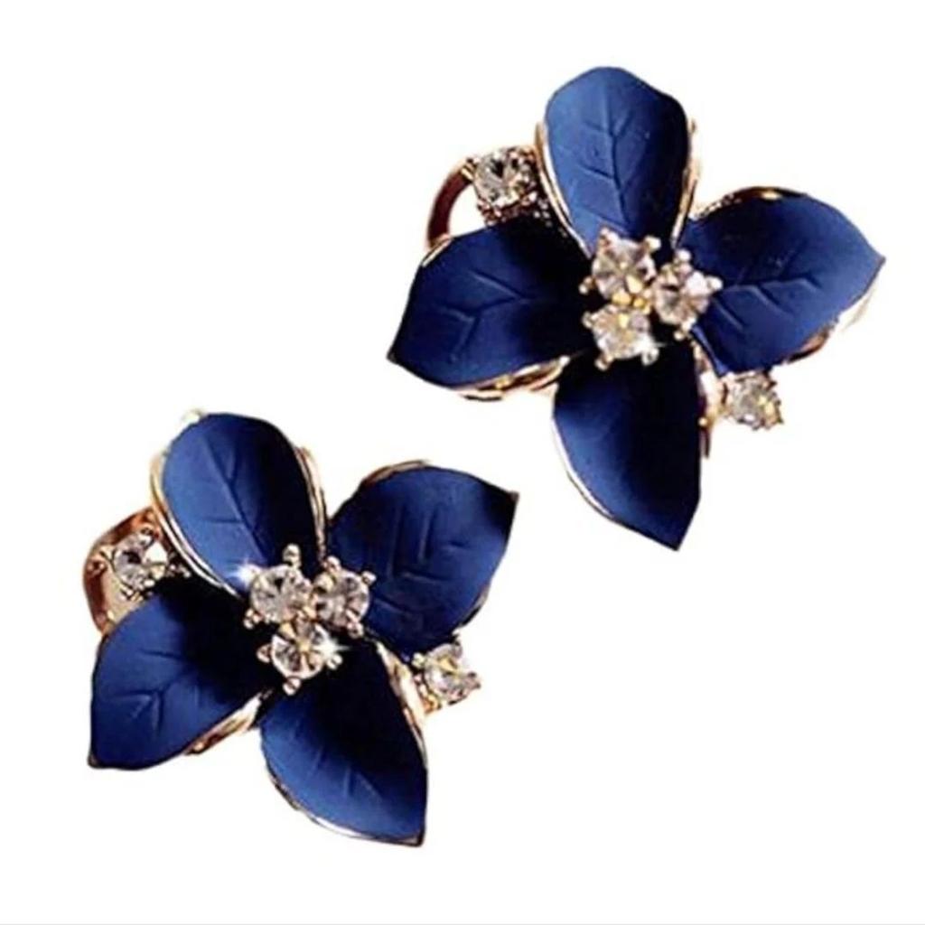 Blossom Gleam – Floral Stud Earrings — photo 2
