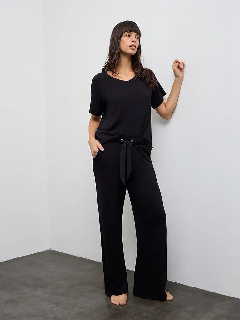 Wunderlove Black Solid T-Shirt — photo 2