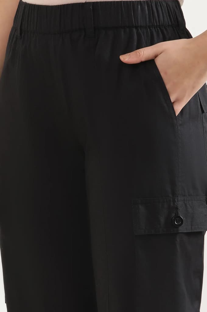 Black Solid Straight Fit Cotton Cropped Pants With Drawstring — photo 7