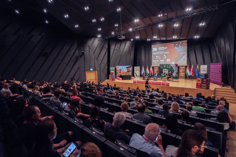 Panele dyskusyjne w sali Audytorium MCK w Katowicach. Fot. Anastazja Miketa