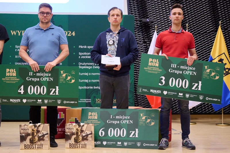 Radosław Wojtaszek z Pucharem 100-lecia Śląskiego Związku Szachowego. Piękny festiwal w Katowicach!