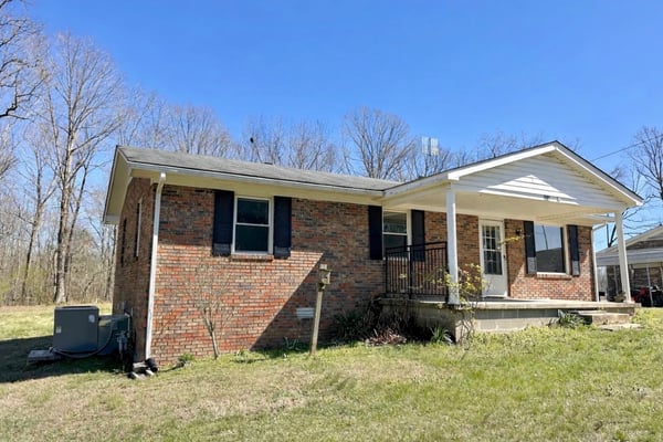 115 S Oak St, Collinwood, TN