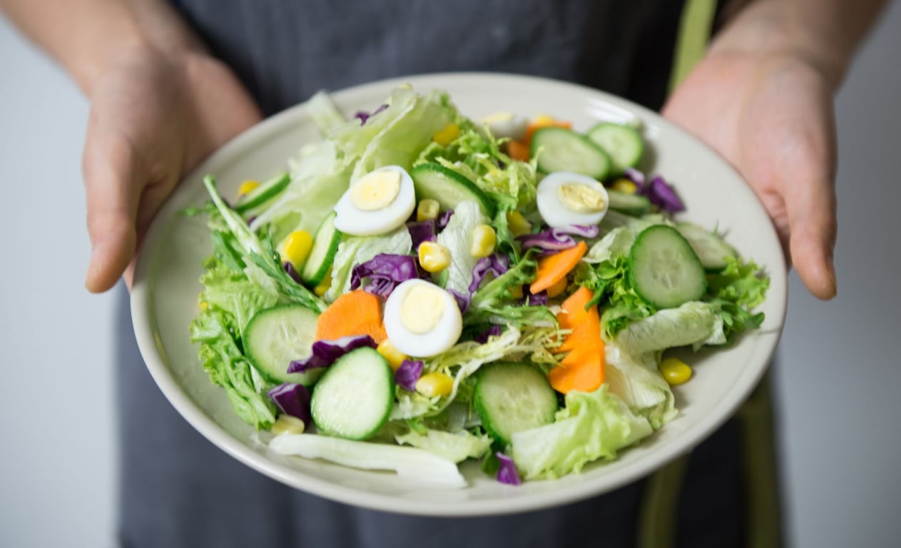 Healthy Nutrition for Seniors: Practical Eating Strategies for Independence and Well-Being
