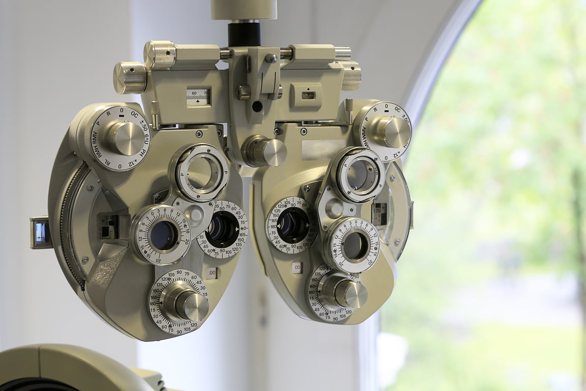 optician fitting glasses