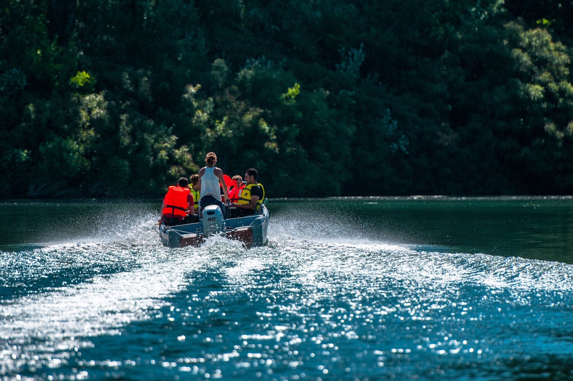 wake surf boat